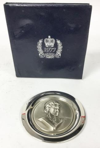 Lot 168: Queen Elizabeth Silver Jubilee Plate 1977