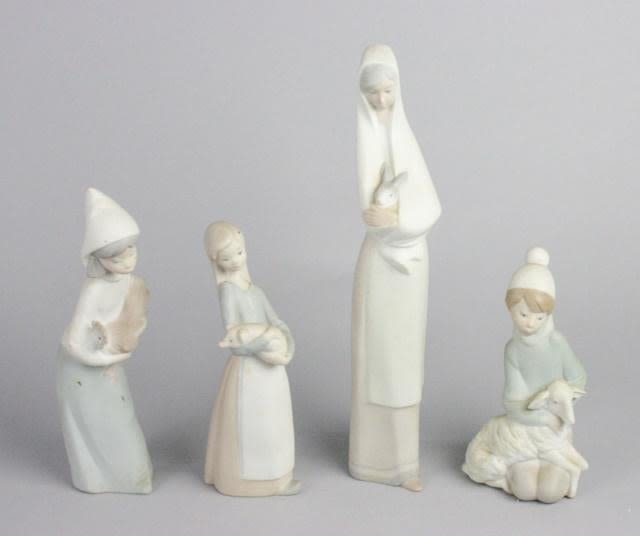 Lot 404: 4 Lladro & Nao Figurines