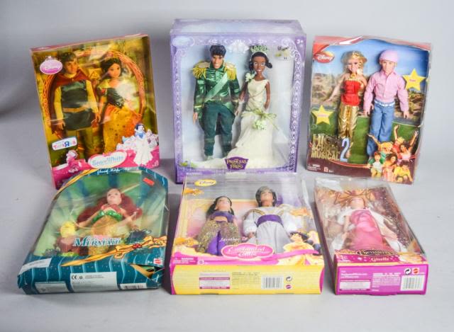 Lot 433: Disney Figures New In Boxes