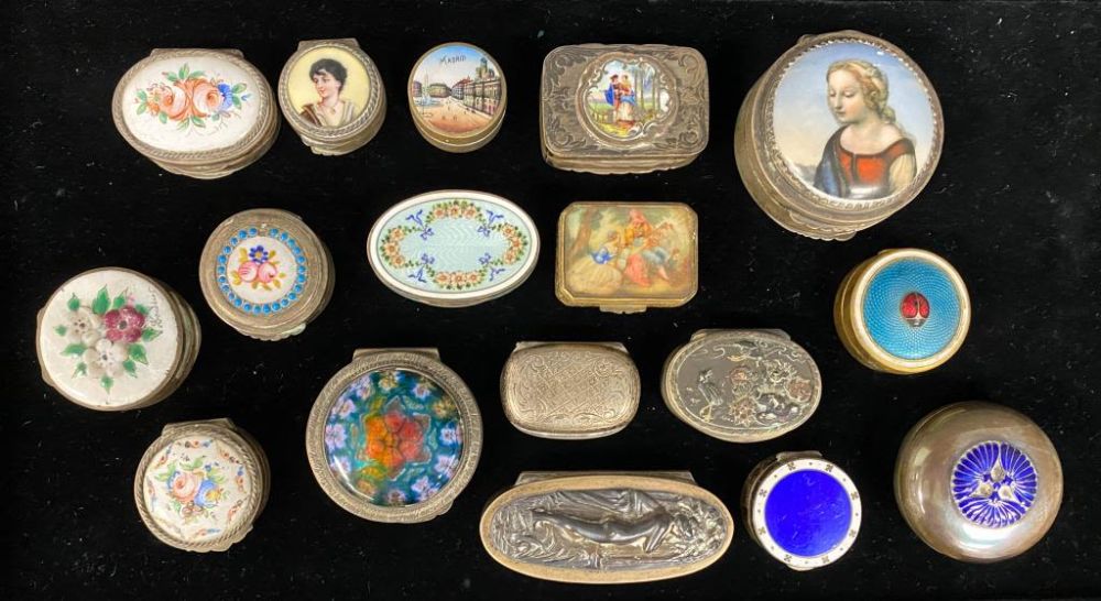 Lot 167: 17 Pill Boxes