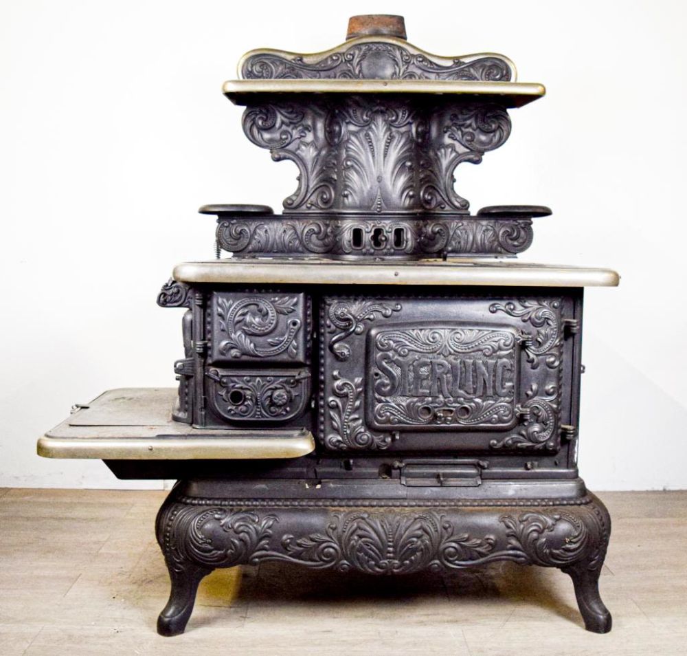 Lot 189: Sterling E92 Cast Iron Stove