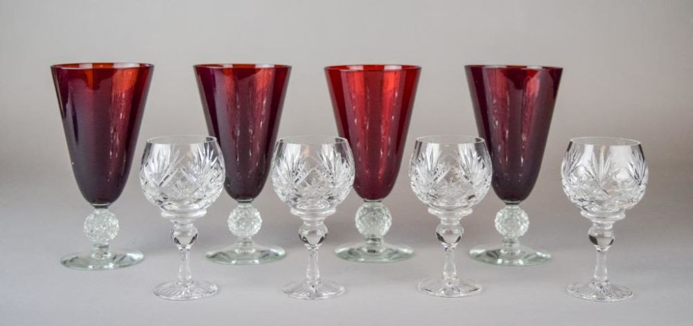 Lot 207: Grouping of Glassware