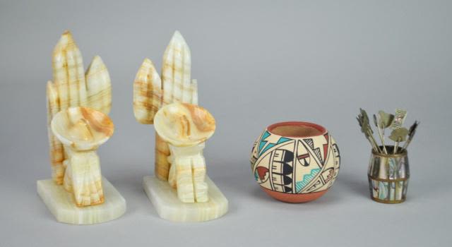 Lot 278: Grouping of Decorative Tabletop Items