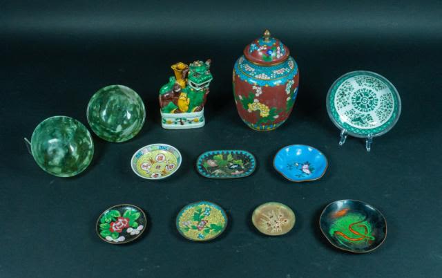 Lot 255: Grouping of Chinese and Japanese Porcelain