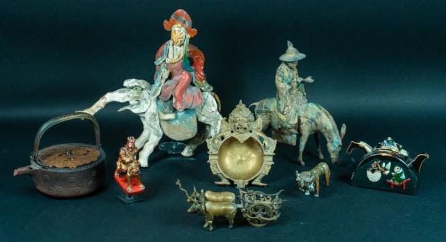 Lot 256: Grouping of Asian Decorative Pieces