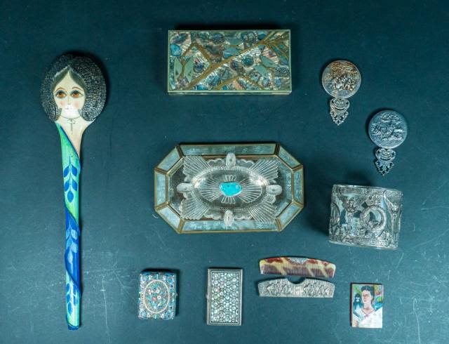 Lot 257: Grouping of Vintage Vanity Items
