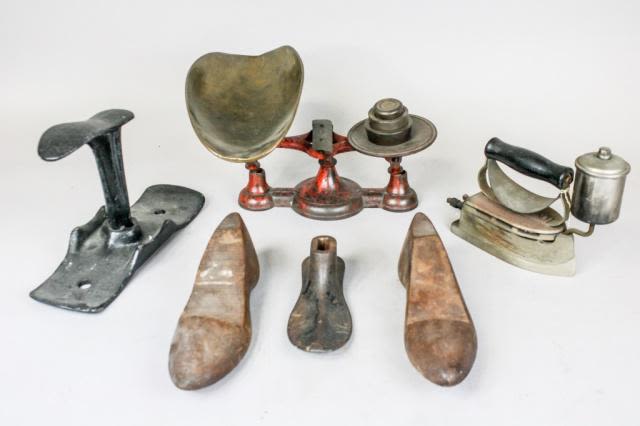 Lot 327: Grouping of Primitive Items