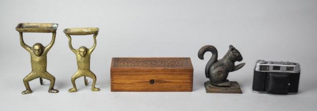Lot 331: Grouping of Decorative Items