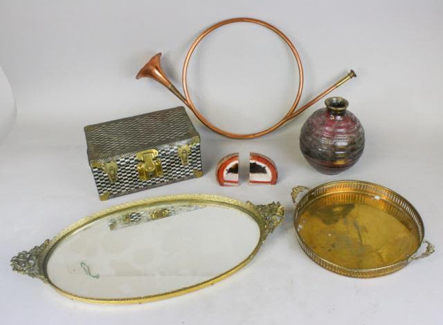 Lot 333: Grouping of Decorative Items