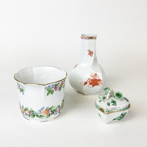 Lot 170: 3 Pieces Herend Porcelain - Vase, Cache Pot & Box
