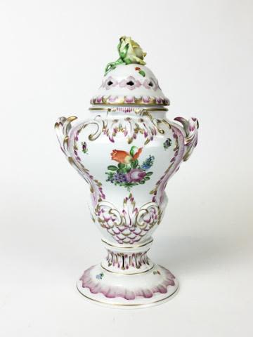 Lot 171: Lidded Herend Potpourri Urn Centerpiece