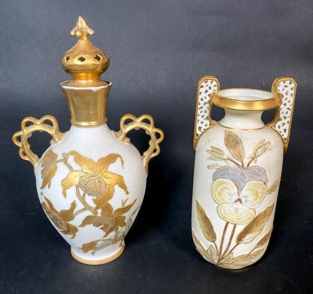 Lot 289: 2 Porcelain Vases