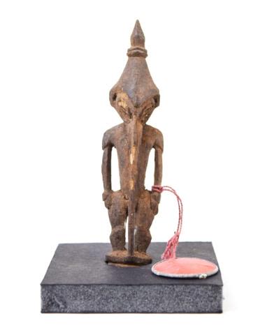 Lot 160: Lower Sepik River Figure, Male Amulet Kandimbong