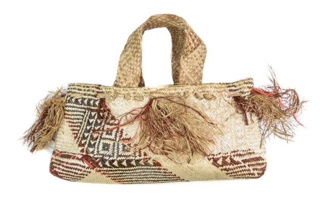 Lot 168: Murik Basket Bag, Clutch-Shaped