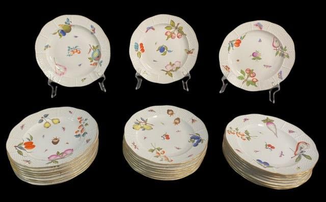 Lot 218: 27 Herend Market Garden Plates