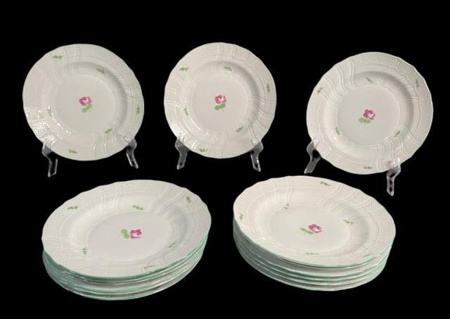 Lot 222: 12 Herend Dinner Plates