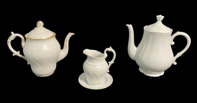 Lot 293: 3 Pieces of Richard Ginori Porcelain