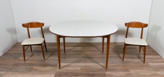 Lot 212: Mid Century Modern Chairs and Table by Baumritter
