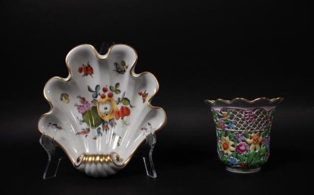 Lot 304: Herend Vase and Leaf Dish