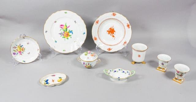 Lot 305: 9 Pieces of Herend Porcelain