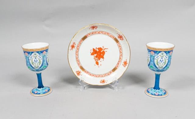 Lot 306: Herend Chinese Bouquet Plate, 2 Porcelain Goblets