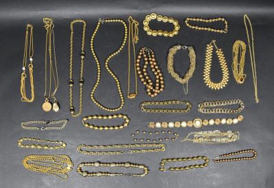 Collection of 20 Gold Tone Necklaces. Approximately 20 gold tone necklaces, ranging from 