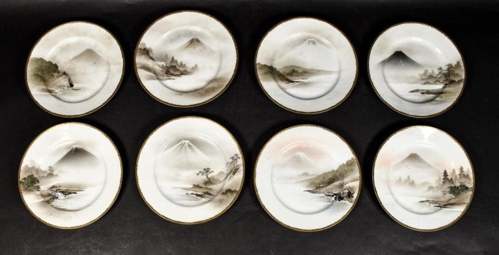 Lot 115: 8 French Export Japanese Porcelain Plates