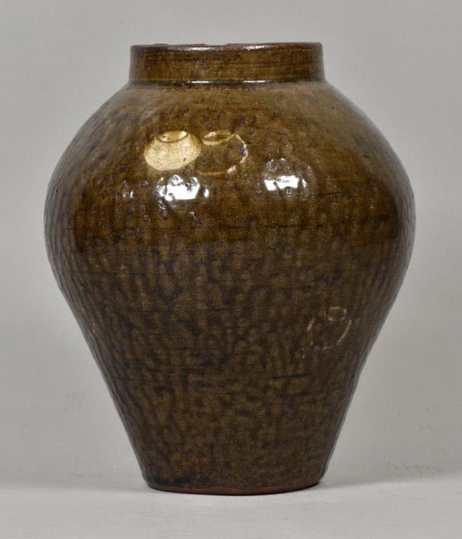 Lot 132: Japanese Tokoname Jar