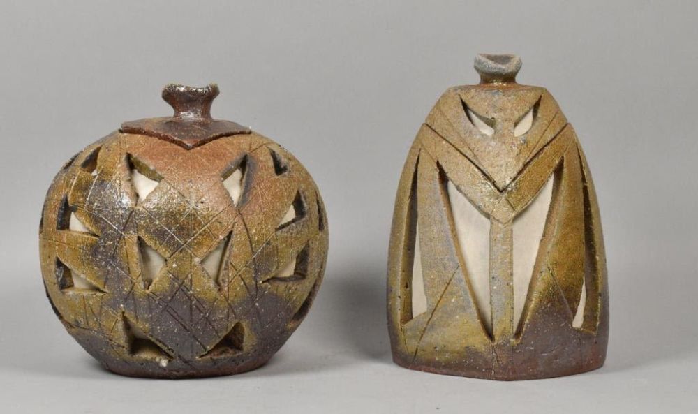 Lot 190: 2 Japanese Bizen Lanterns