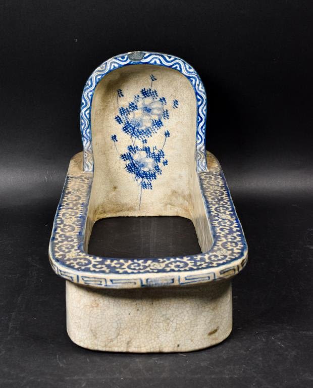 Lot 198: Japanese Porcelain Oval Benki
