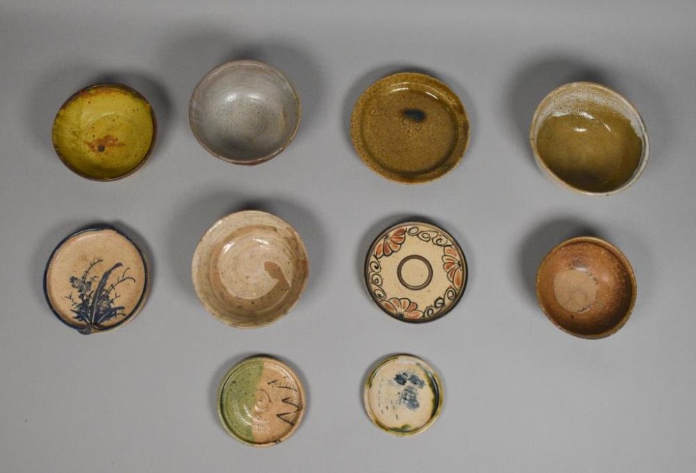 Lot 202: 10 Japanese Pottery Bows & Oil Dishes