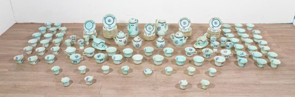 Lot 324: 186 Pieces Georgian Adams Calyx Ware