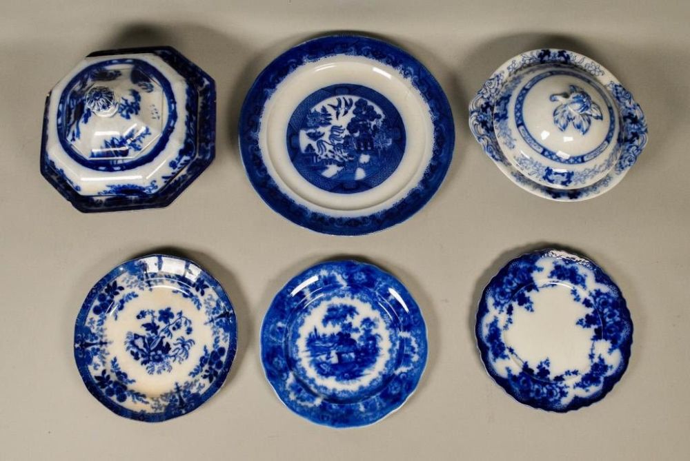 Lot 399: 6 Pieces Flow Blue Porcelain