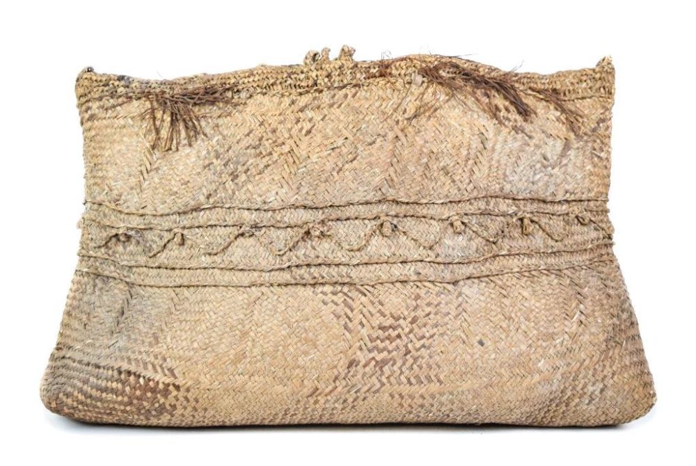 Lot 167: Murik Basket Bag, with Knot-Design