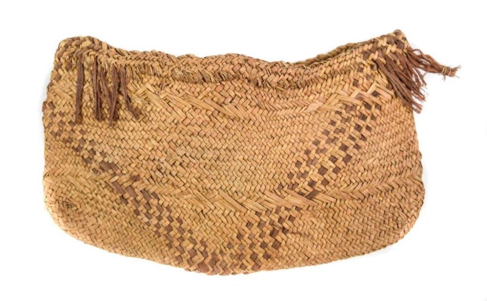 Lot 186: Murik Basket Bag, Clutch-Style