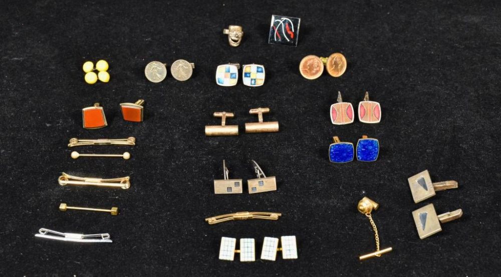 Lot 221: Grouping of Cufflinks and Men's Accessories