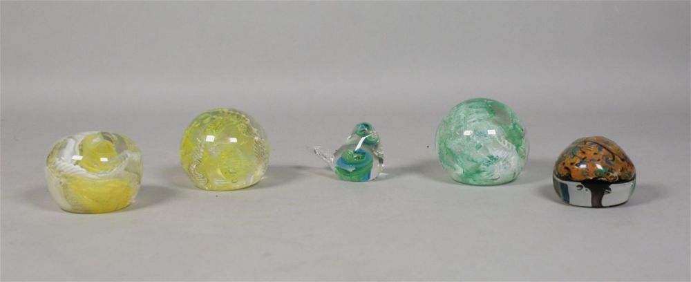 Lot 249: 5 Fellerman & Raabe Glass Paperweights