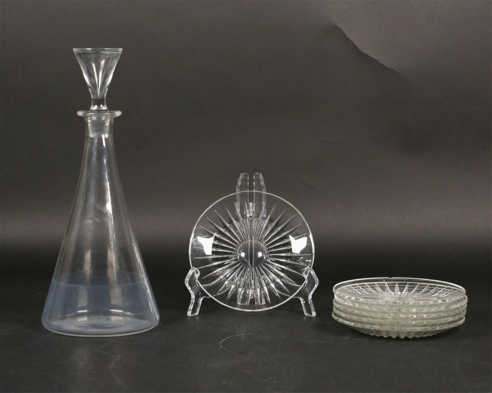 Lot 256: Baccarat Decanter & 6 Val St Lambert Plates