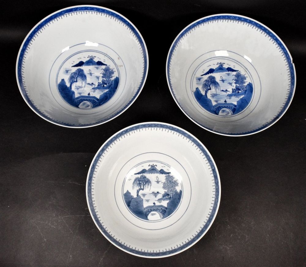 Lot 259: 3 Chinese Blue & White Porcelain Bowls