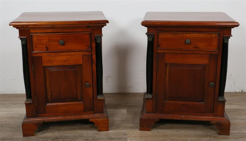 Lot 358: Pair of American Classical Style Nightstands