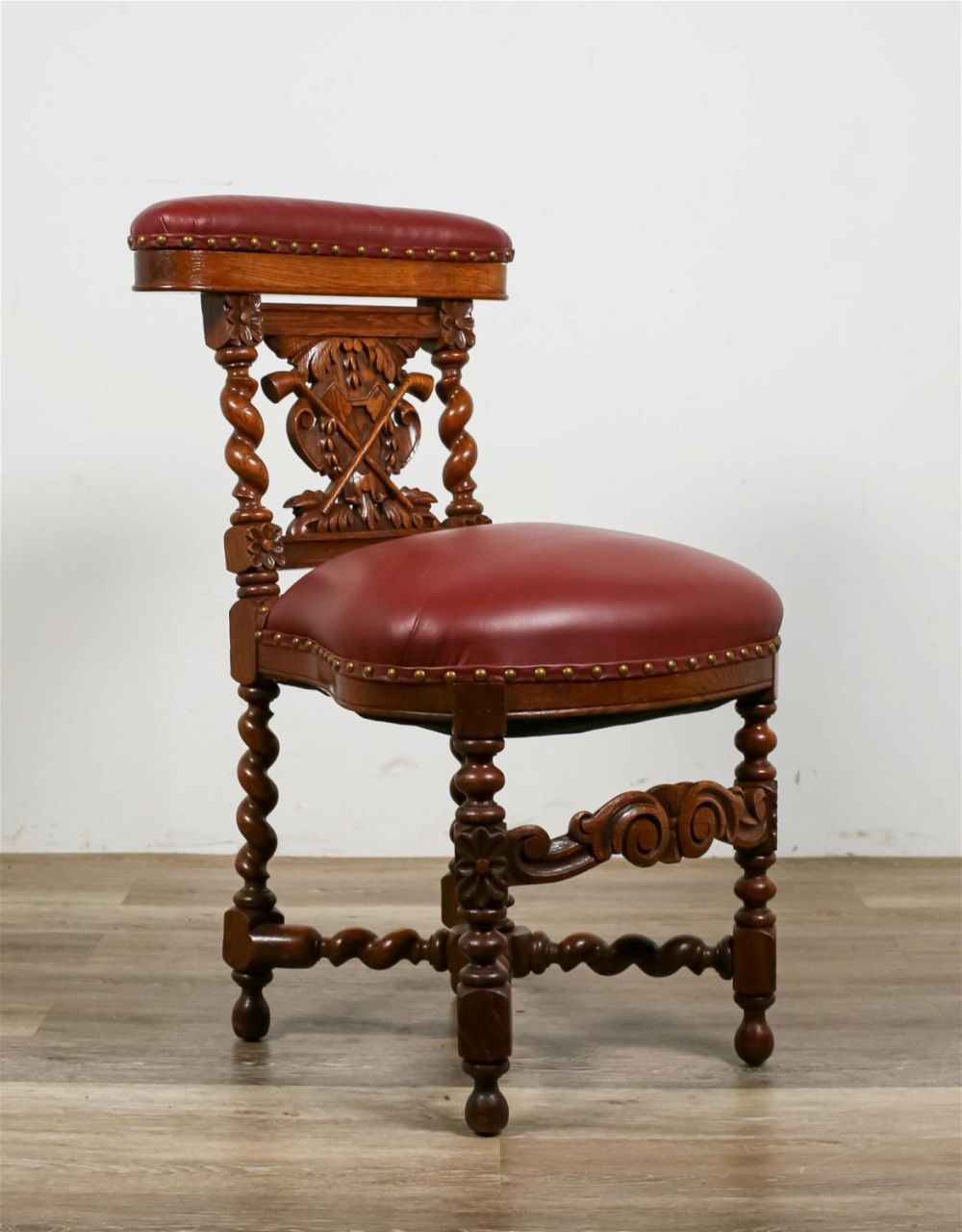 Lot 363: Continental Carved Side Gaming Chair