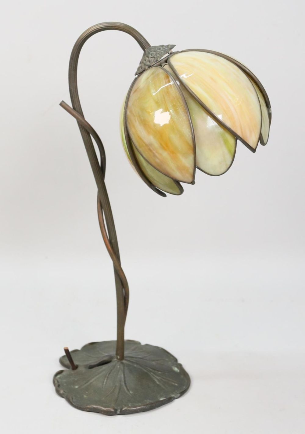 Lot 376: Handel Style Art Nouveau Tulip Form Lamp