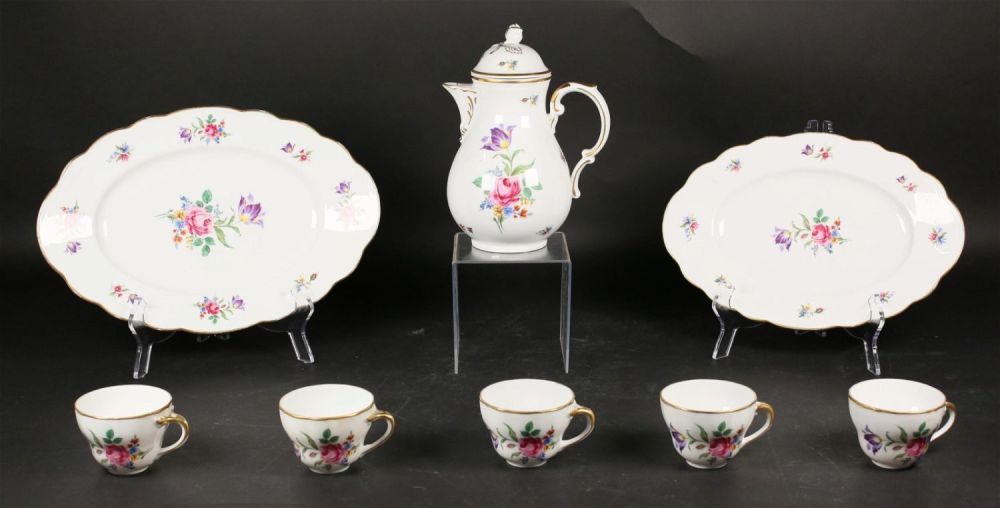 Lot 379: 8 Pieces Winterling Bavaria Porcelain Dinnerware