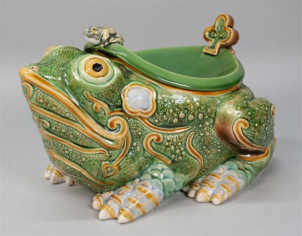 Lot 447: Bordallo Pinheiro Ceramic Frog Spittoon