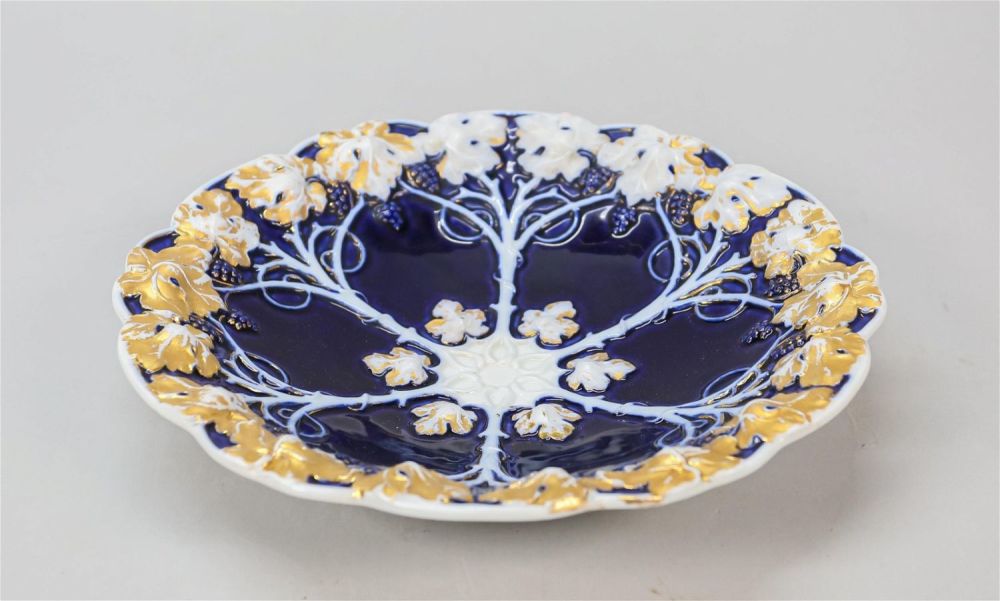Lot 209: Meissen Cobalt & Gilt Leaf Motif Bowl
