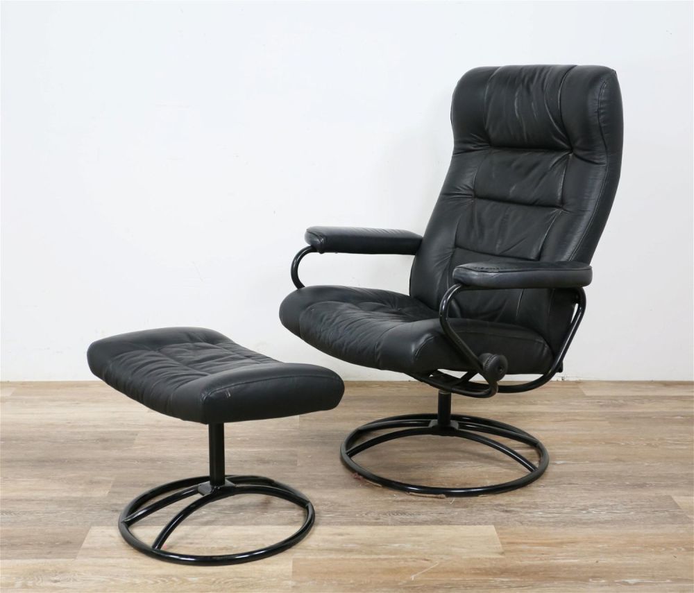Lot 226: Ekornes Style Mid Century Lounge Chair and Ottoman