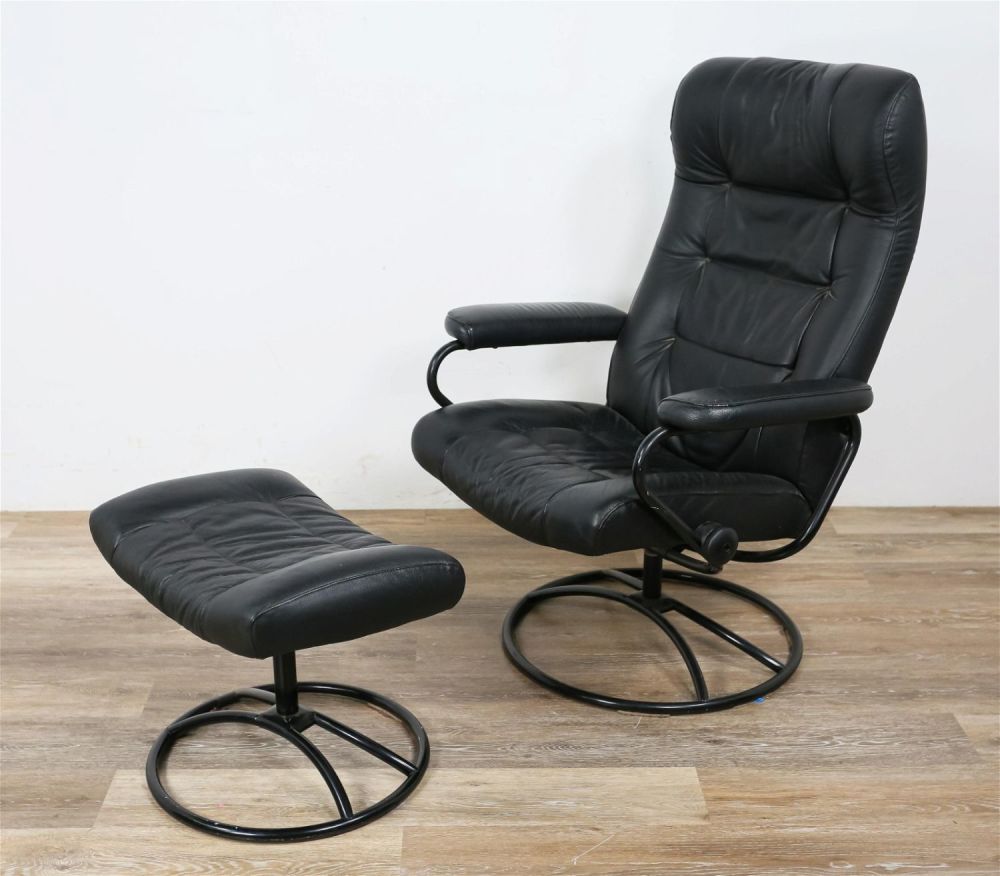 Lot 227: Ekornes Style Mid Century Lounge Chair and Ottoman