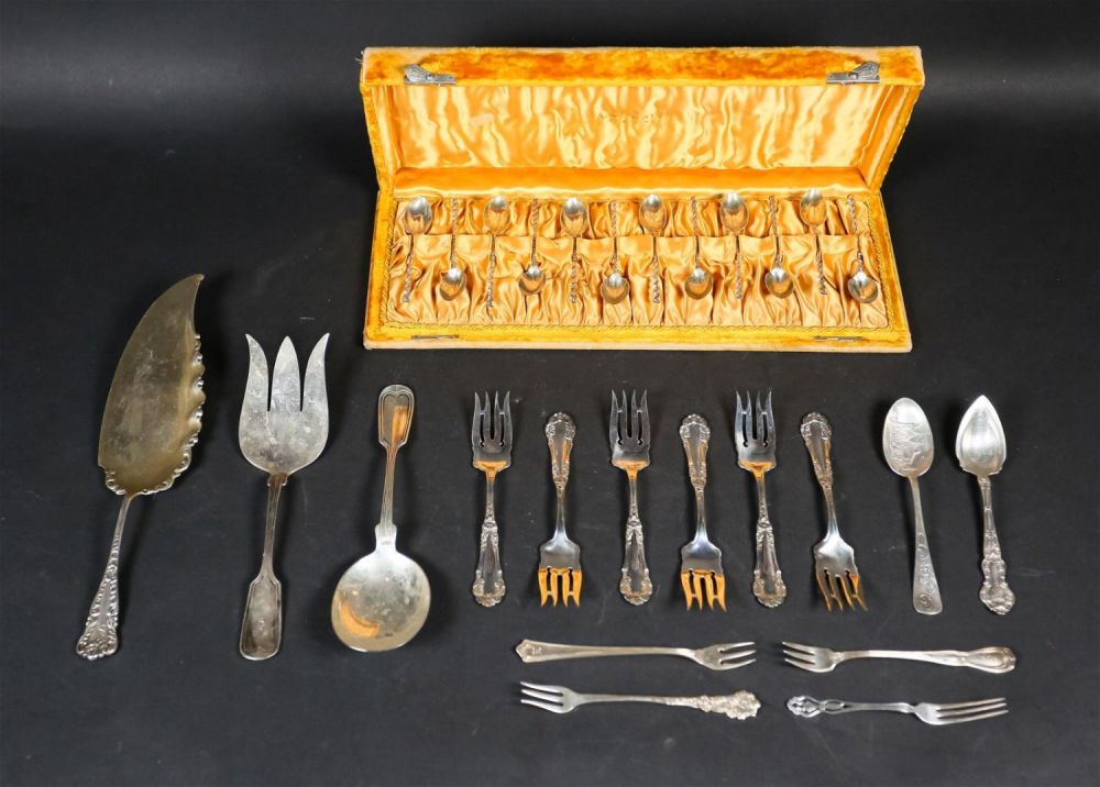 Lot 243: 25 Pieces Sterling Flatware