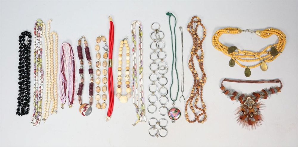 Lot 255: Lot of Costume Jewelry