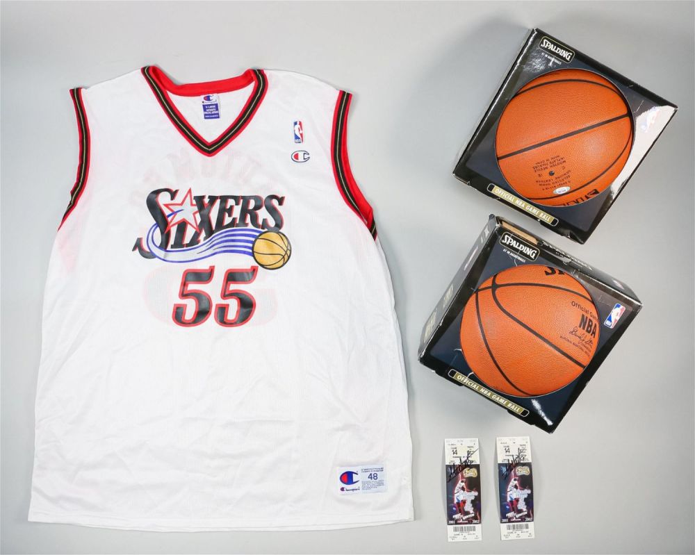Lot 343: 5 Dikembe Mutombo Autographs